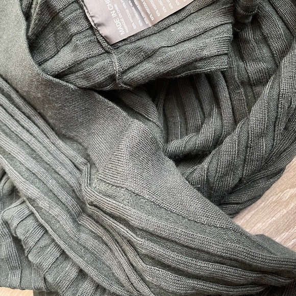 Club Monaco women’s mini skirt deep olive/green and black, size XS••• - Picture 6 of 11